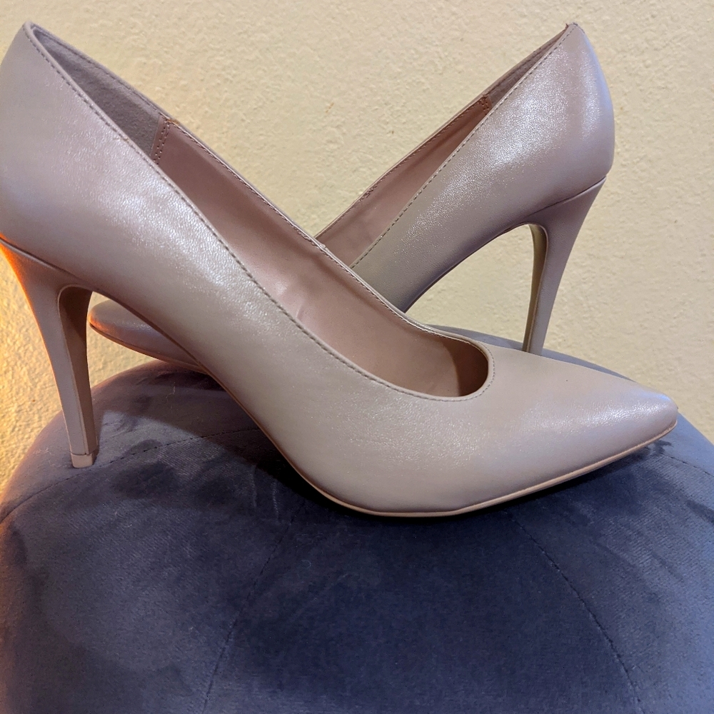 NWOT New York and Company pump size 10